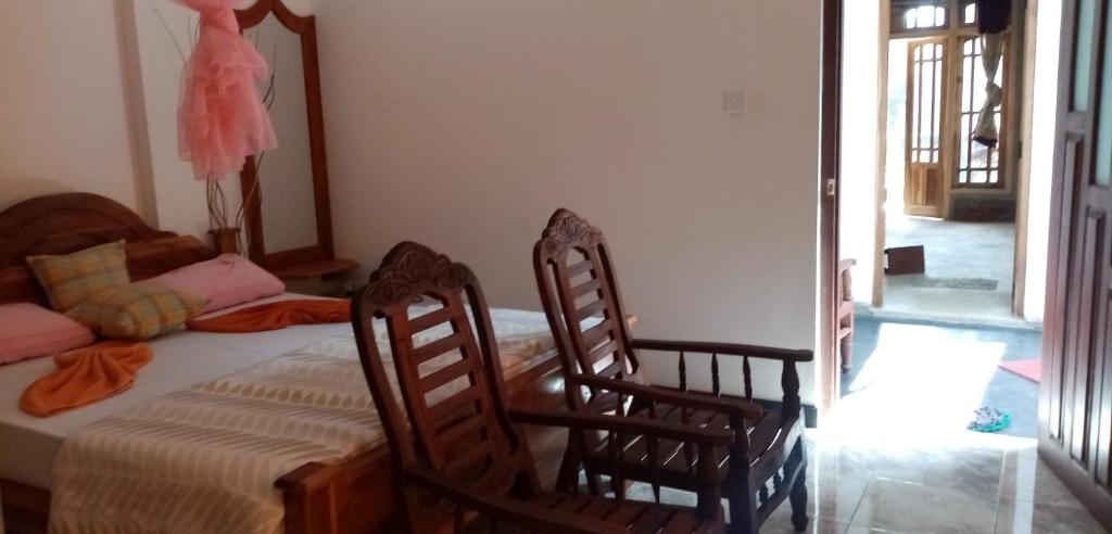 Postel nebo postele na pokoji v ubytování Nimsara Homestay