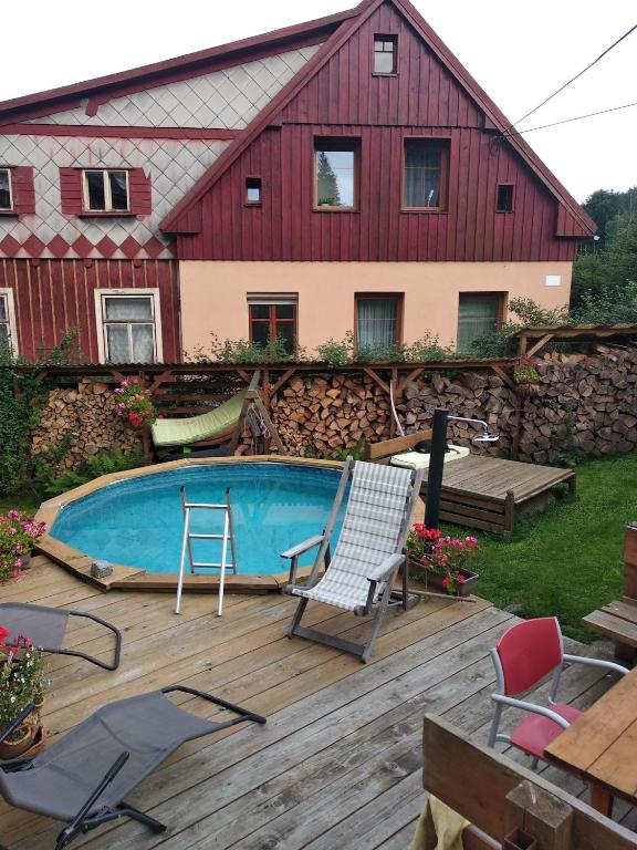Bazén v ubytování Apartmány Černá Říčka nebo v jeho okolí