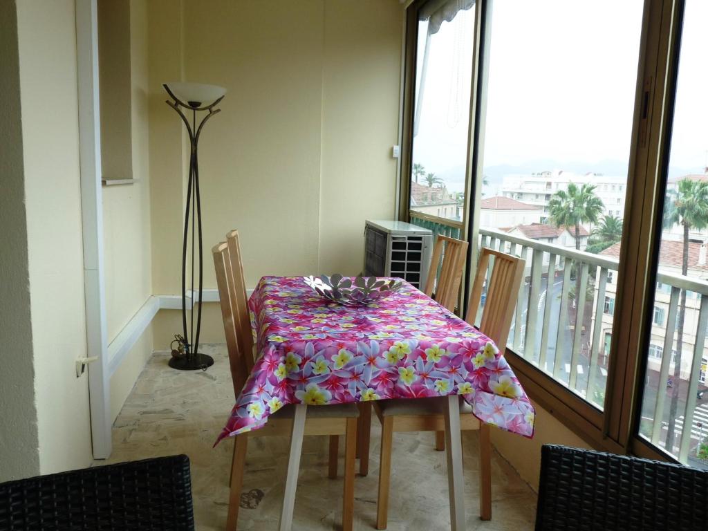 Balkón alebo terasa v ubytovaní Spacious studio in the center of Cannes nice terrace easy walk to the Croisette and Palais - 1923