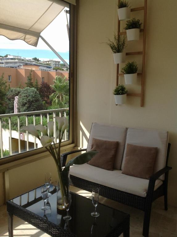 Balkón alebo terasa v ubytovaní Spacious studio in the center of Cannes nice terrace easy walk to the Croisette and Palais - 1923