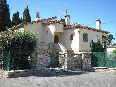 a large white house with a fence in front of it at STUDIO classé 3 étoiles 10 mn Cannes in Le Cannet