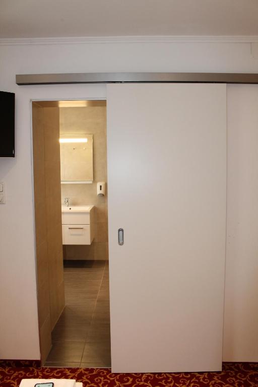 Postel nebo postele na pokoji v ubytování Pension Steinbichler - Apartments und Zimmer Check in 24-7