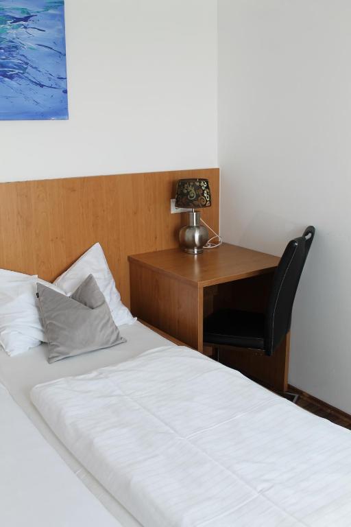 Postel nebo postele na pokoji v ubytování Pension Steinbichler - Apartments und Zimmer Check in 24-7