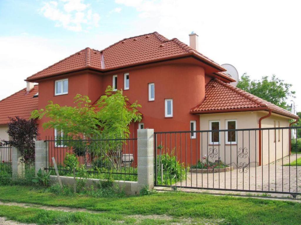 Budova, v ktorej sa dovolenkový dom nachádza