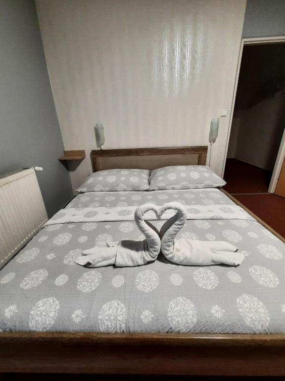 Łóżko lub łóżka w pokoju w obiekcie Hotel Boršičanka