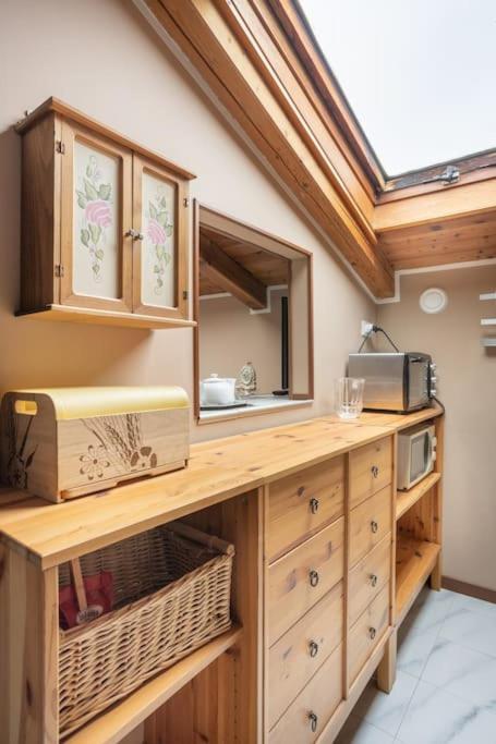 A kitchen or kitchenette at Lo chalet di Giulia - Romantic terrace