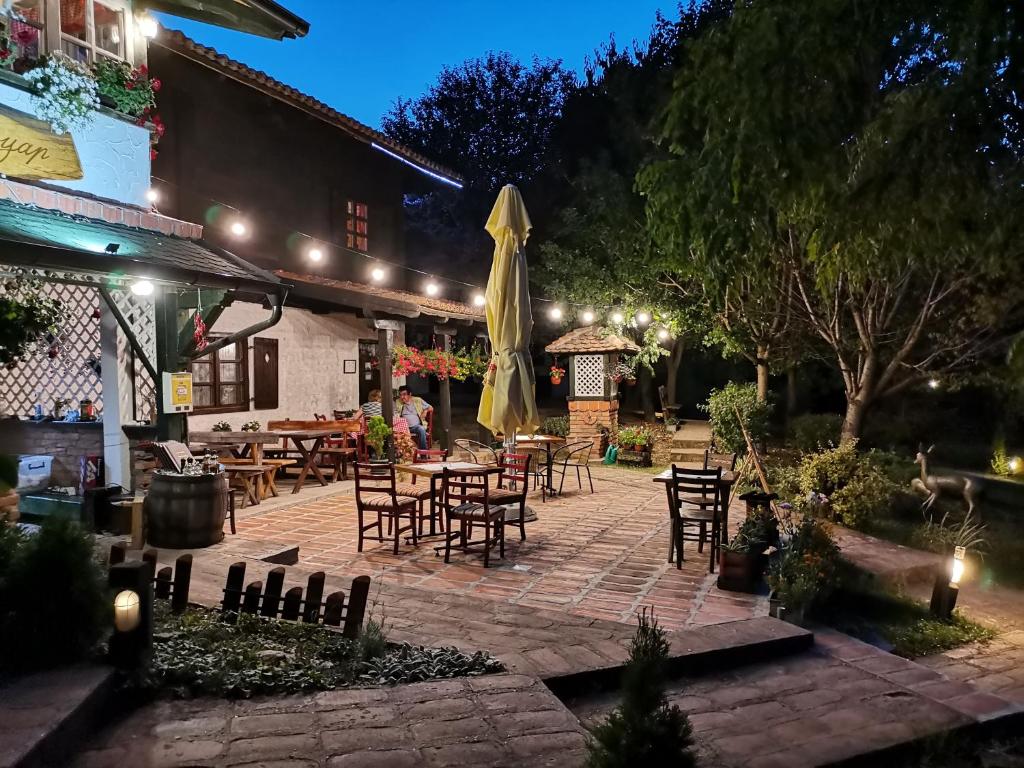 Zahrada ubytování Etno Guest House Gorski car