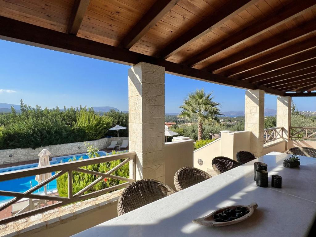 Bazén v ubytování Villa Metapothia Gavalochori Crete nebo v jeho okolí