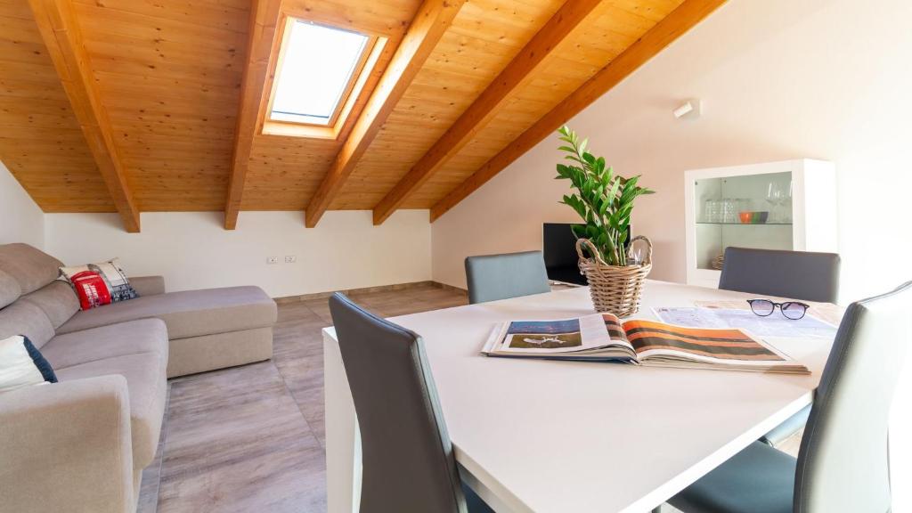 a living room with a table and a couch at Casa Degli Artigiani-Attico con vista in Oristano