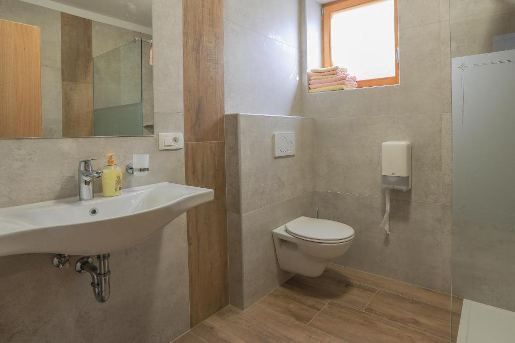 Koupelna v ubytování Apartments Mulej