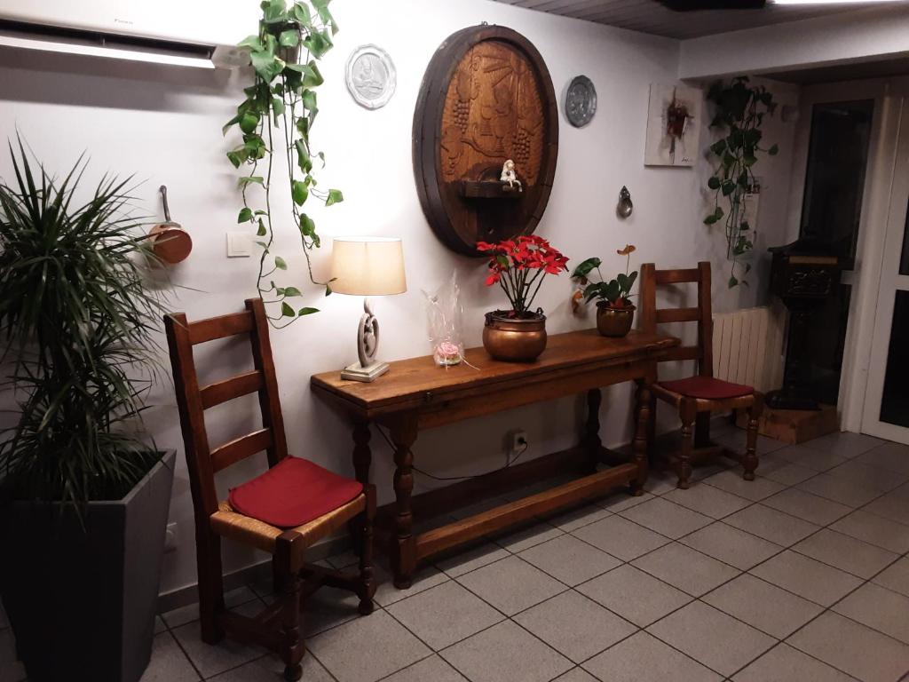Posezení v ubytování Hôtel Acacia Nancy sud Lunéville