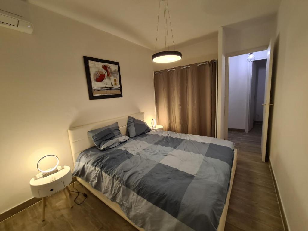 Posteľ alebo postele v izbe v ubytovaní Appartement rénové indépendant avec garage au centre du village