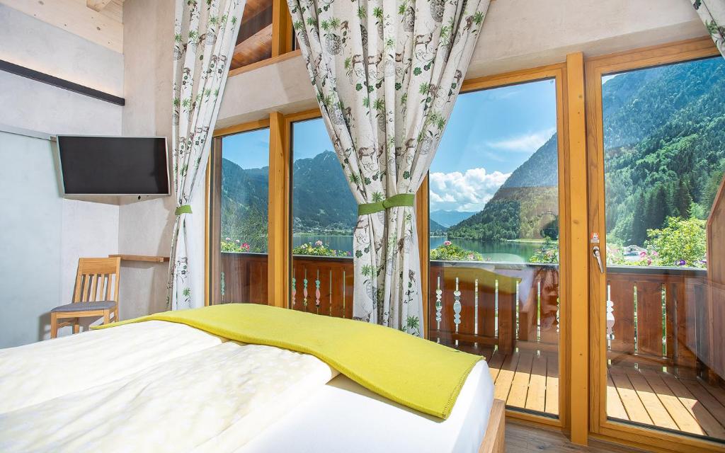 Nespecifikovaný výhled na hory nebo výhled na hory při pohledu z hotelu