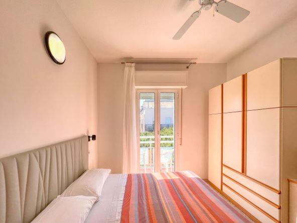 a bedroom with a bed and a window at Hotel Vienna in Gabicce Mare