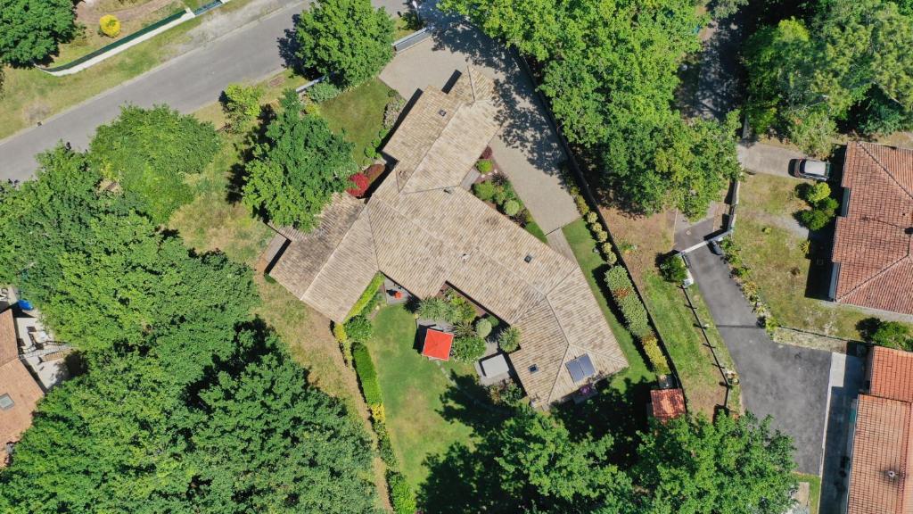 an overhead view of a house with trees at Salamandre et Hippocampe in Lanton