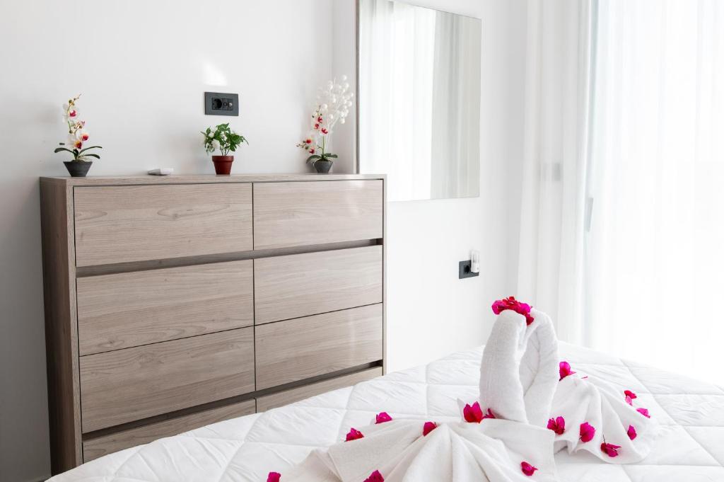 Postel nebo postele na pokoji v ubytování Sebastian Luxury Homes