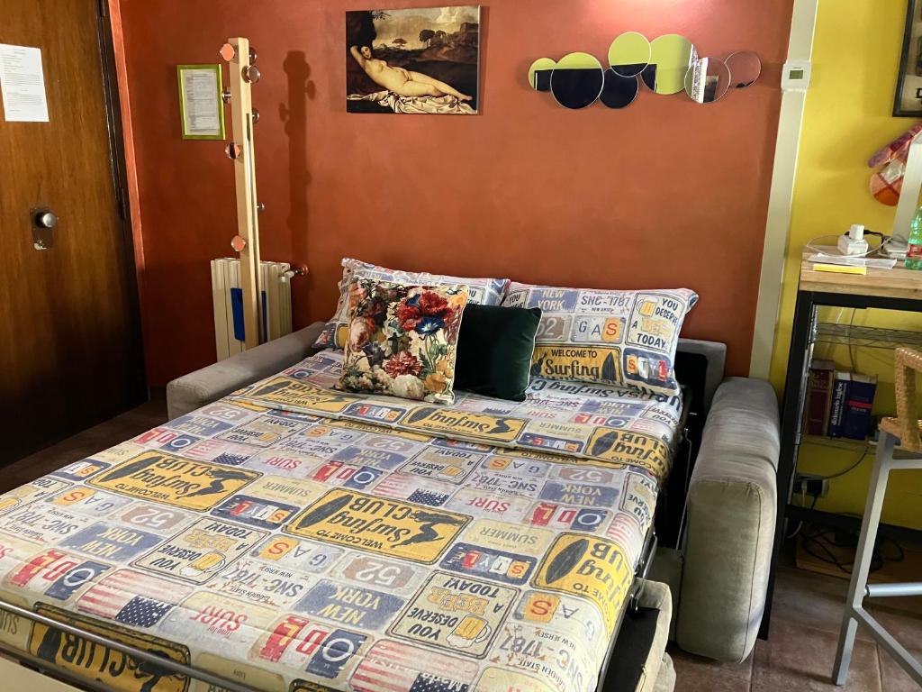 a bed with a quilt on it in a room at Casa Giampy in Bergamo