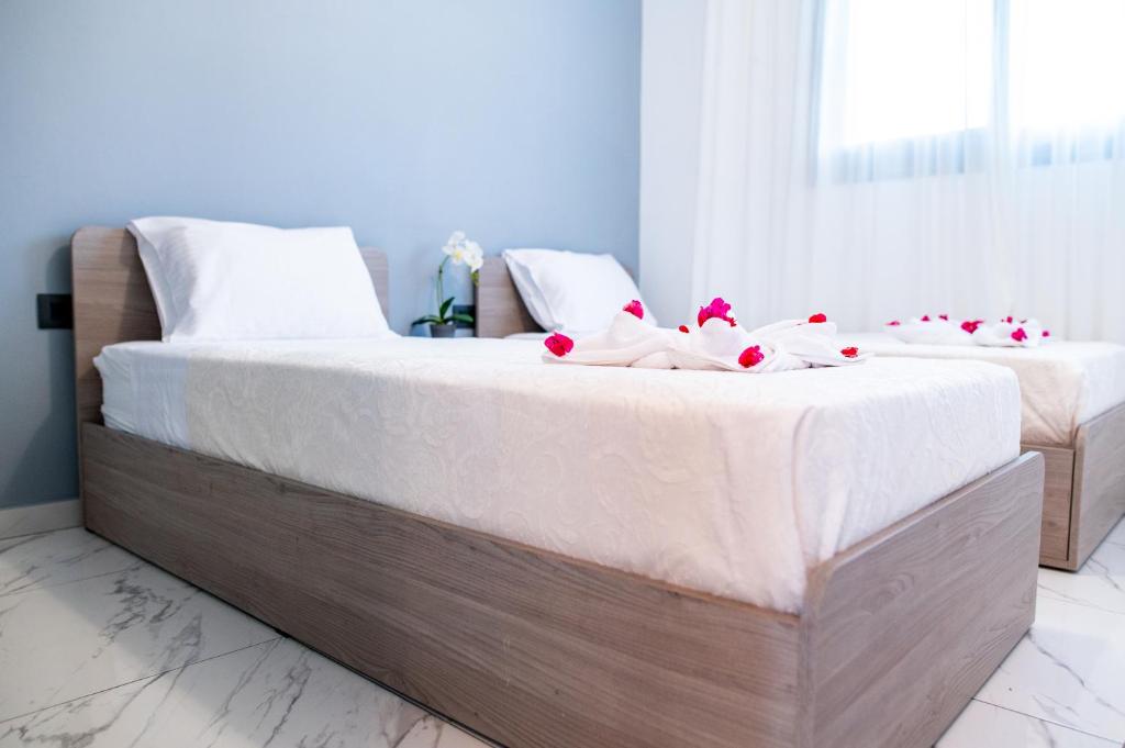 Postel nebo postele na pokoji v ubytování Sebastian Luxury Homes