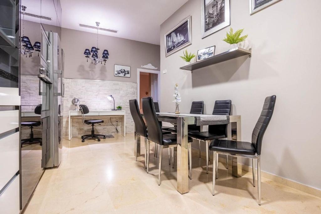 Kuchyň nebo kuchyňský kout v ubytování Luxe Town Hall