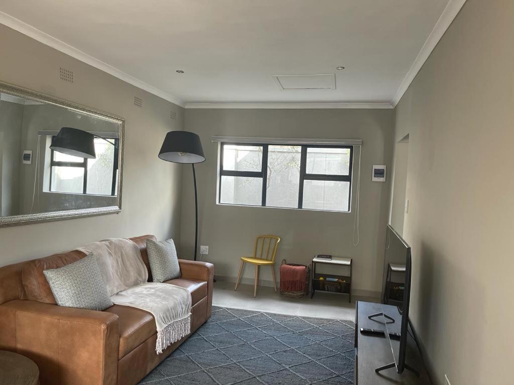 Μια τηλεόραση ή/και κέντρο ψυχαγωγίας στο Exquisite one bedroomed apartment - 2043