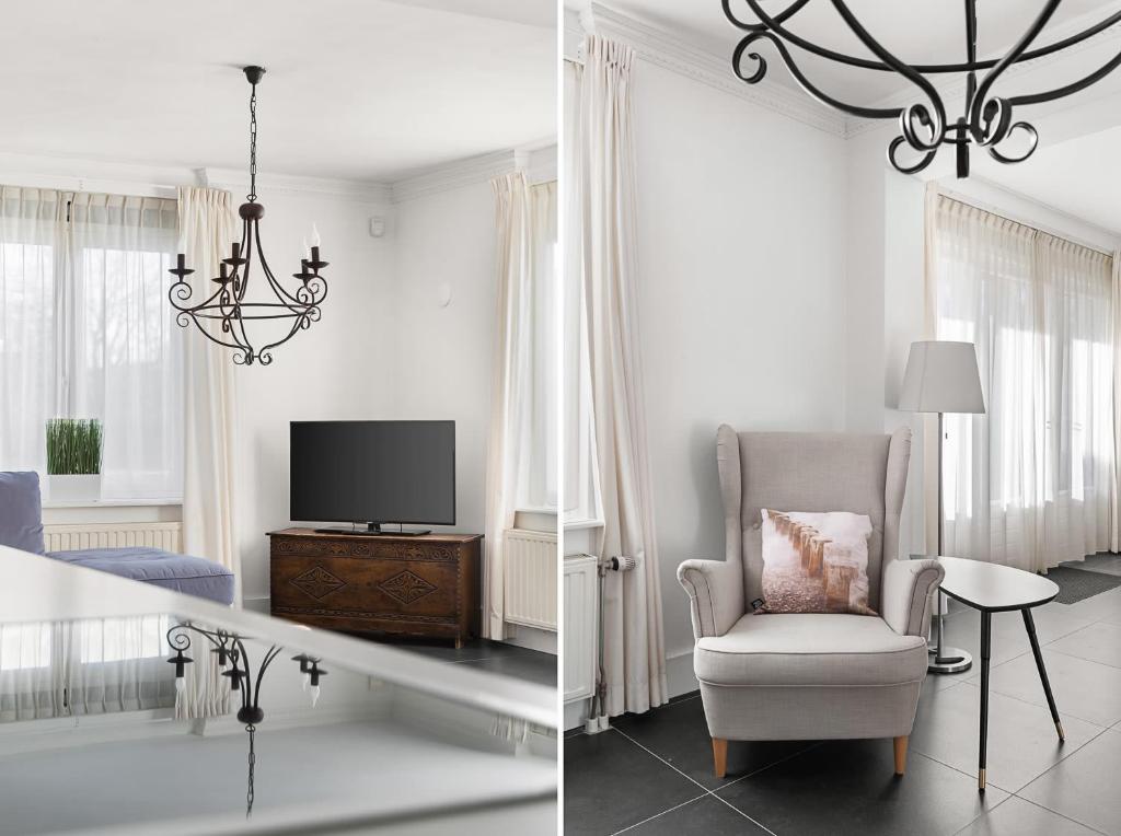 - un salon blanc avec une chaise et une télévision dans l'établissement Hello Zeeland - Appartement Domburgseweg 11-2, à Domburg