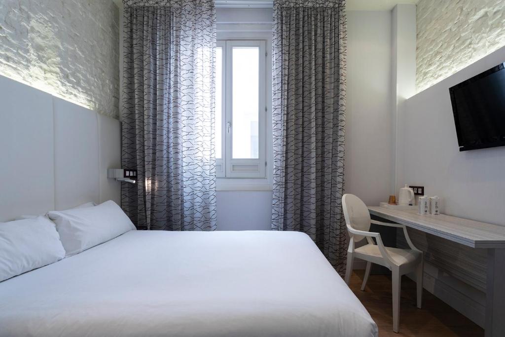 Petit Palace Lealtad Plaza - 