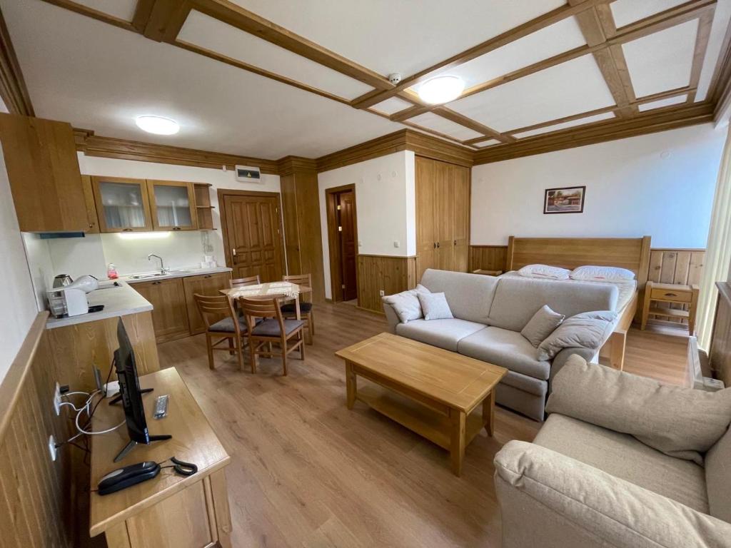 Pirin Golf SPA Studio Compass Property