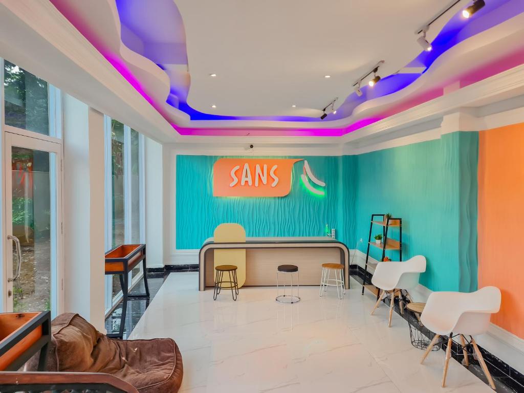 Sans Hotel Grand Sabaraya Cikampek - Housity
