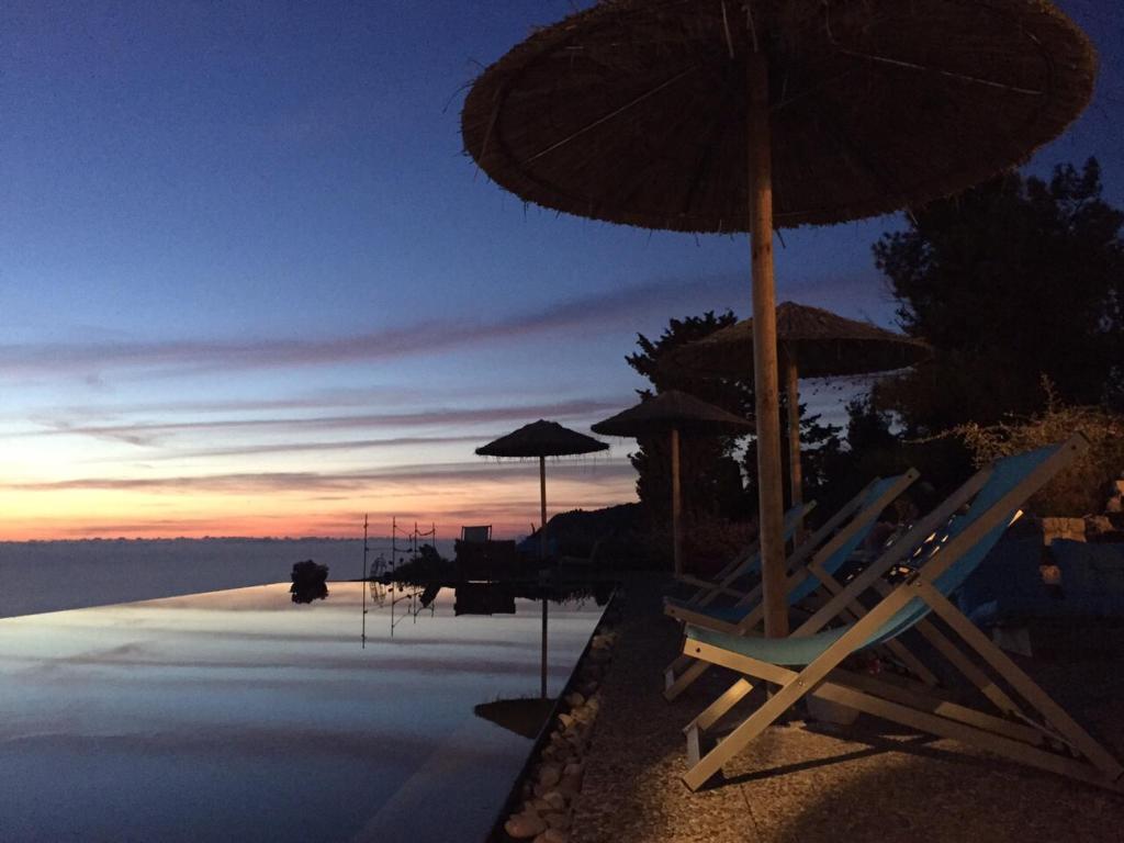 Bazén v ubytování Serenity Boutique Suites nebo v jeho okolí