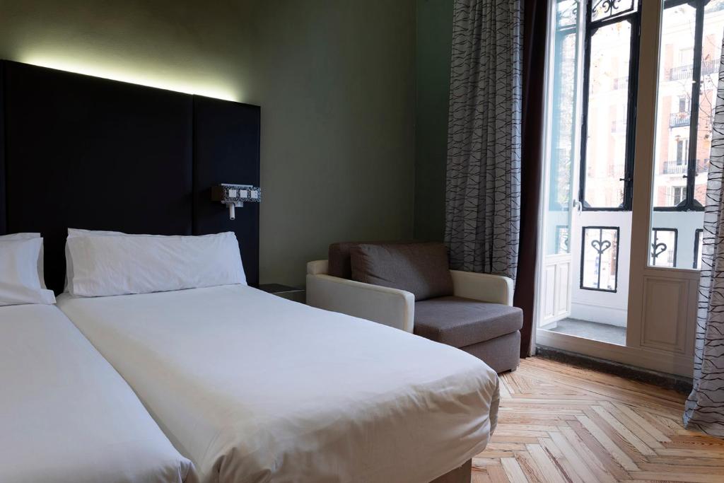 Petit Palace Lealtad Plaza - Double Or Twin Room With City View