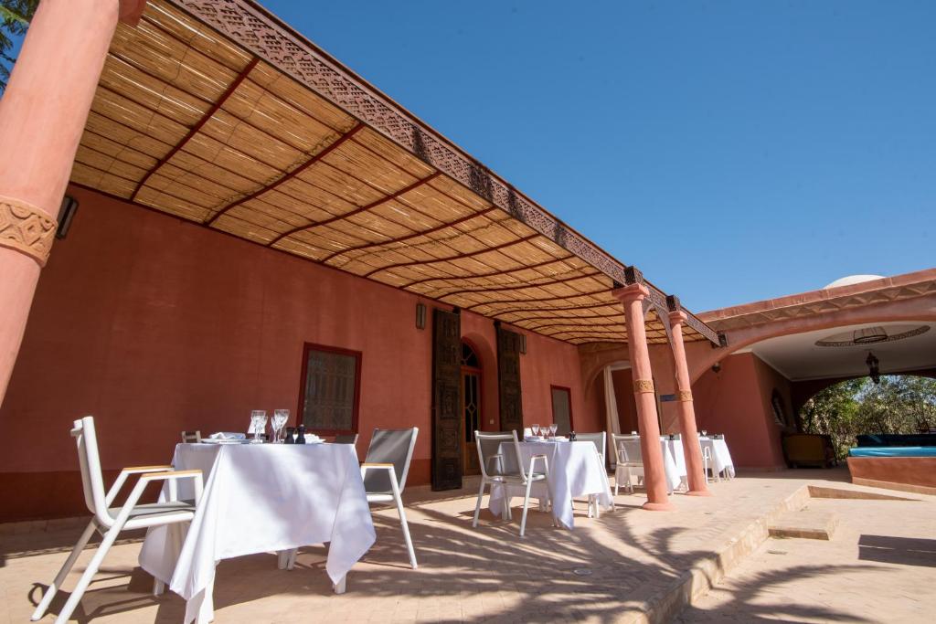 Restaurace v ubytování L’oasis de kima
