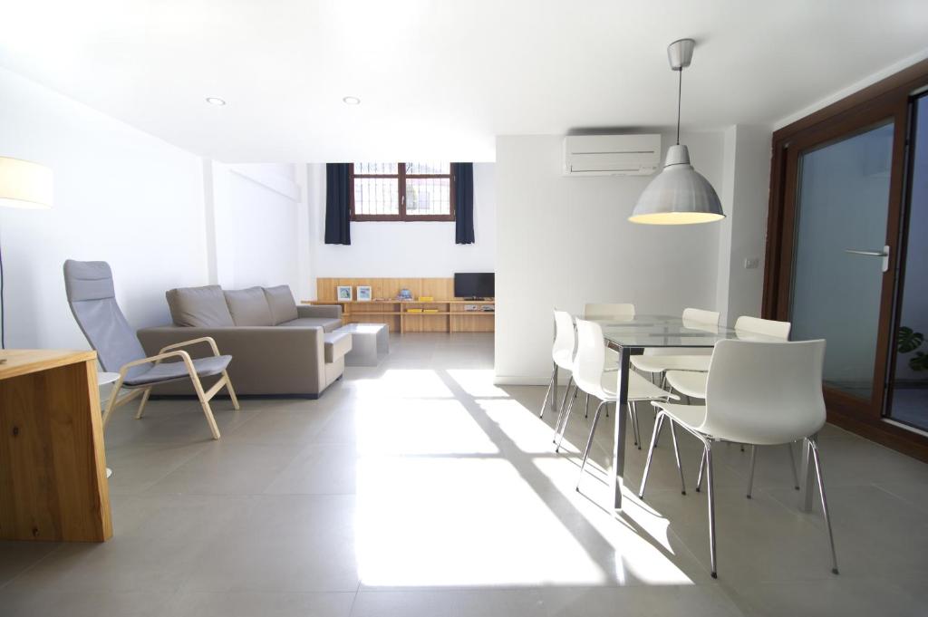 Smart Suites Albaicin - Two-Bedroom Apartment
