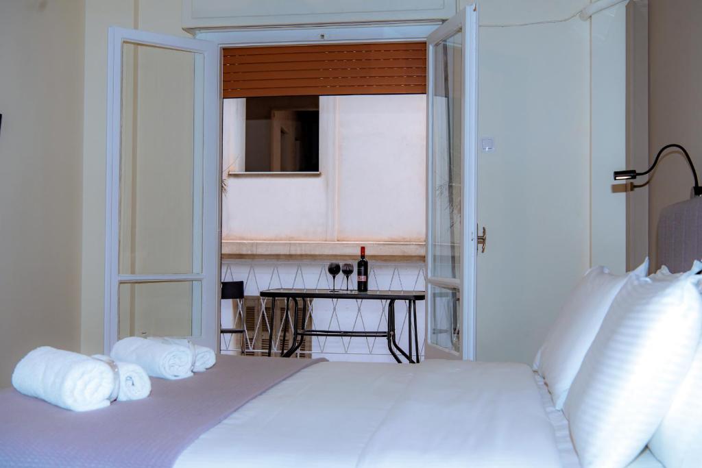 Plaka Apartment - 17