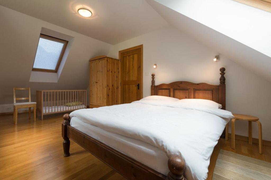 Voodi või voodid majutusasutuse House Jelenko toas