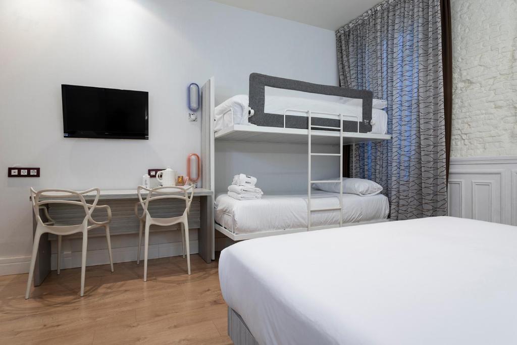 Petit Palace Lealtad Plaza - Family Room