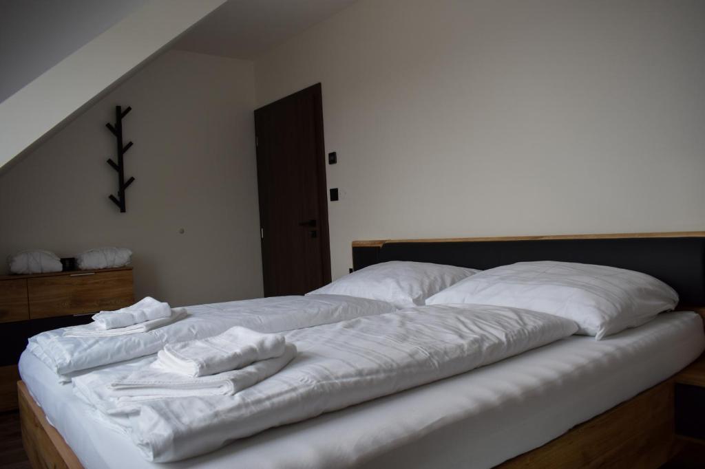 Postel nebo postele na pokoji v ubytování Apartmány Pod Novou
