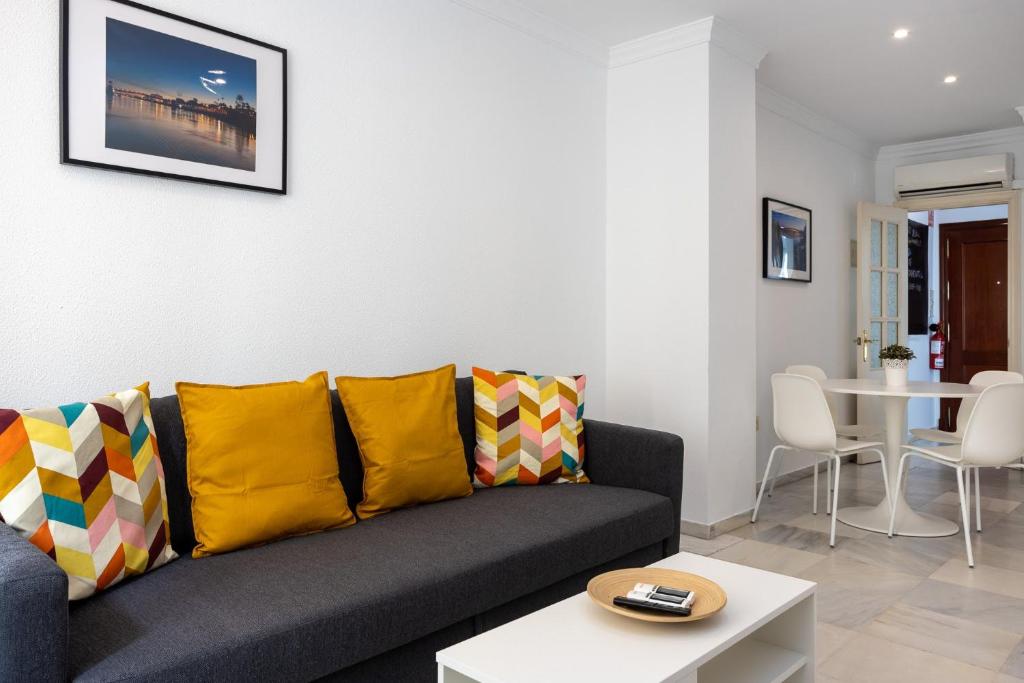 a living room with a couch and a table at Apartamentos Los Cantaros in El Puerto de Santa María