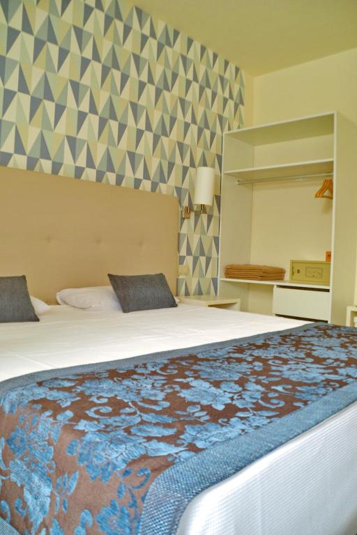 Postel nebo postele na pokoji v ubytování Ouril Hotel Julia