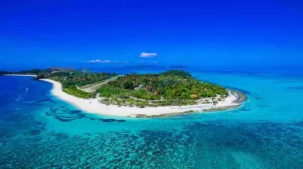 an island in the middle of the ocean at Mana Lagoon Backpackers in Mana Island