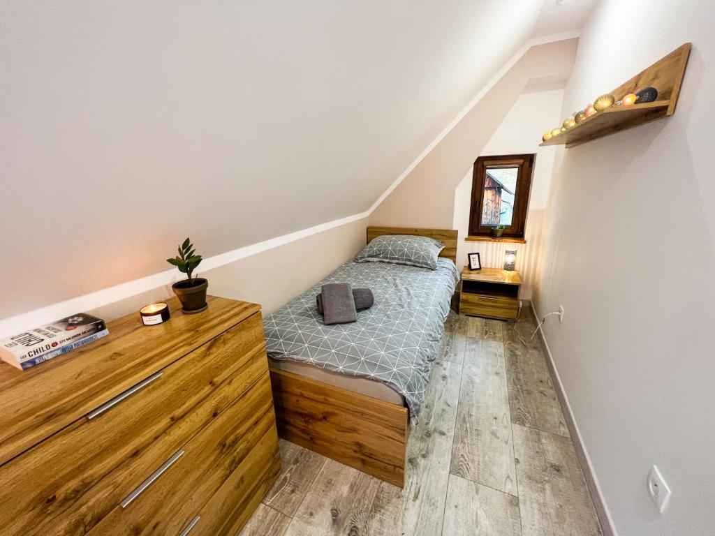 Posteľ alebo postele v izbe v ubytovaní Przycup w Karkonoszach Apartamenty Karkonosze, Karpacz, Szklarska Poręba- Sauna Fińska