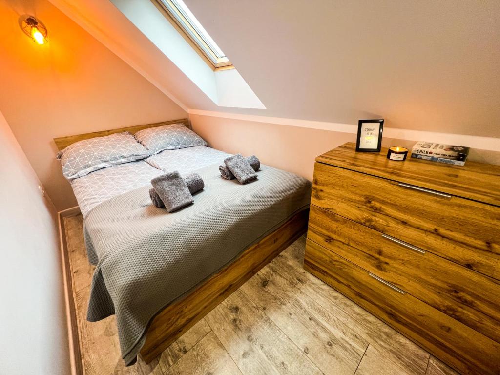 Posteľ alebo postele v izbe v ubytovaní Przycup w Karkonoszach Apartamenty Karkonosze, Karpacz, Szklarska Poręba- Sauna Fińska