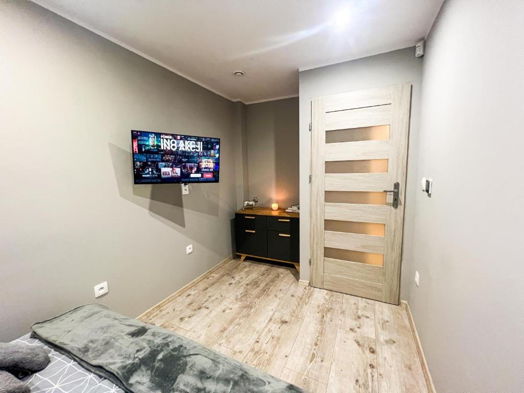Televízia a/alebo spoločenská miestnosť v ubytovaní Przycup w Karkonoszach Apartamenty Karkonosze, Karpacz, Szklarska Poręba- Sauna Fińska