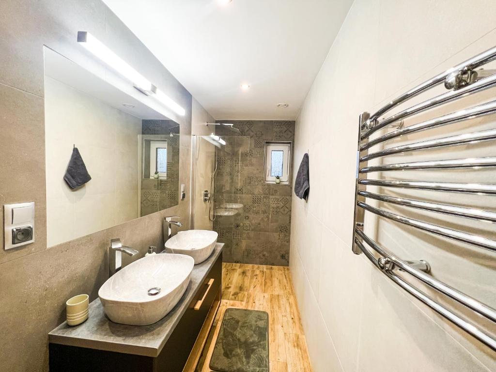 Kúpeľňa v ubytovaní Przycup w Karkonoszach Apartamenty Karkonosze, Karpacz, Szklarska Poręba- Sauna Fińska