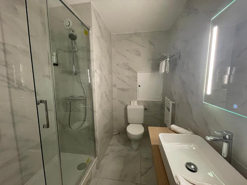Koupelna v ubytování Cit'Hotel LA PYRAMIDE