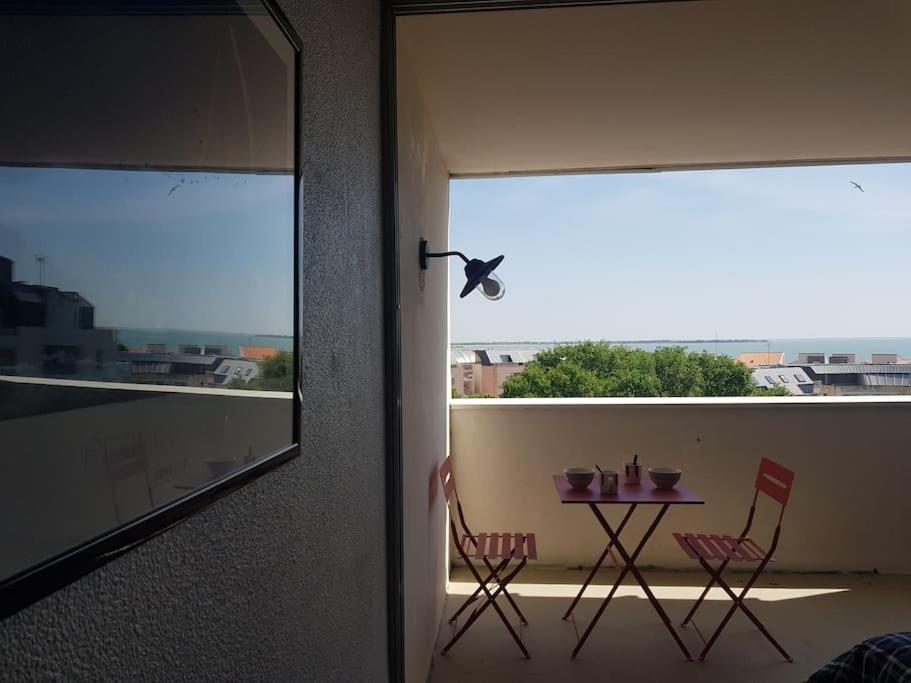 Photo de la galerie de l'établissement Studio C avec Parking et Terrasse, à La Rochelle