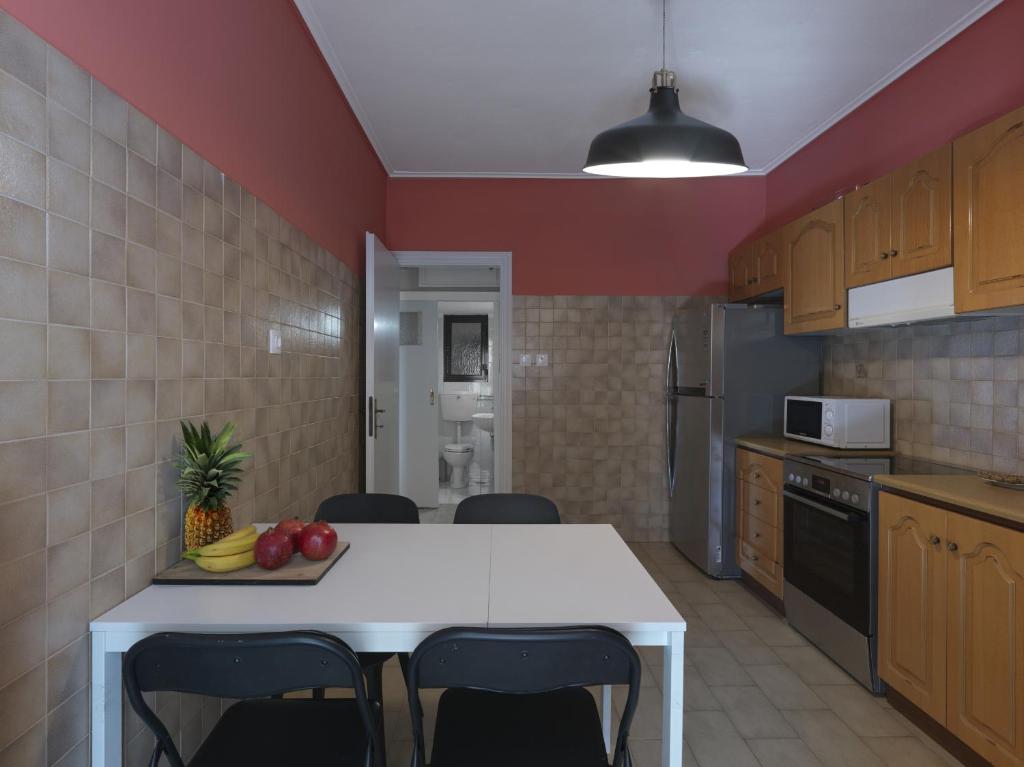 Kuchnia lub aneks kuchenny w obiekcie 2 bedroom apartment close to children's hospital