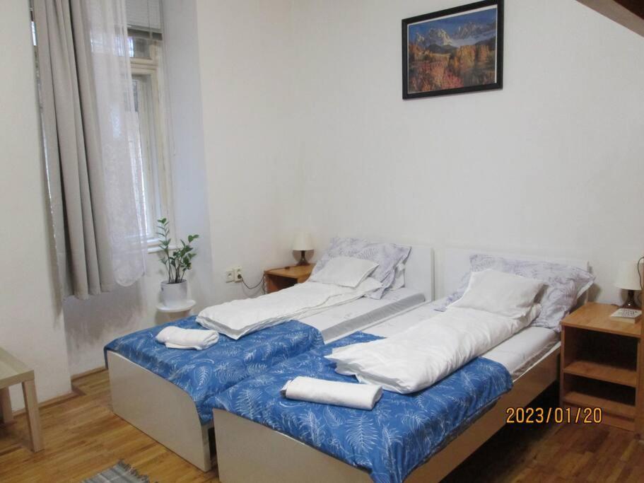 Postel nebo postele na pokoji v ubytování Lavender Apartment near Heroes' square and Puskás stádium