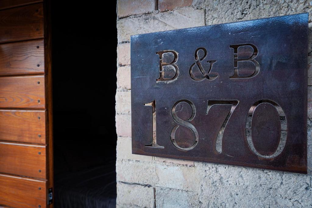1870 Bed & Breakfast - Housity