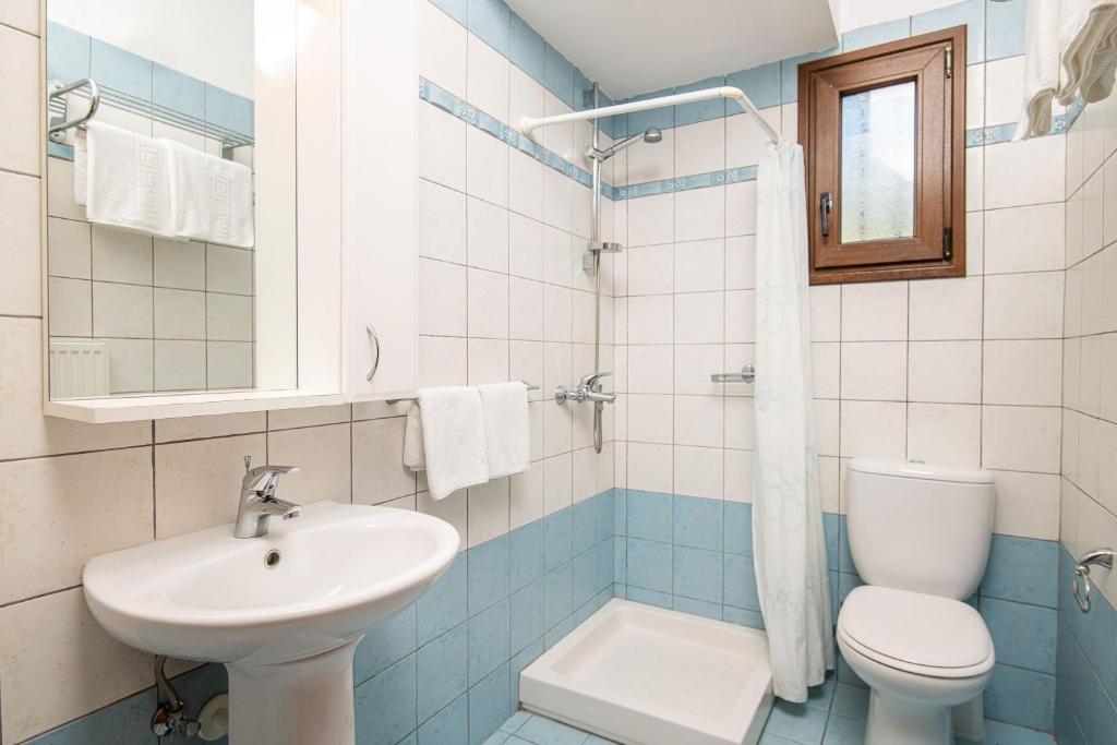 A bathroom at Olive Tree Villas