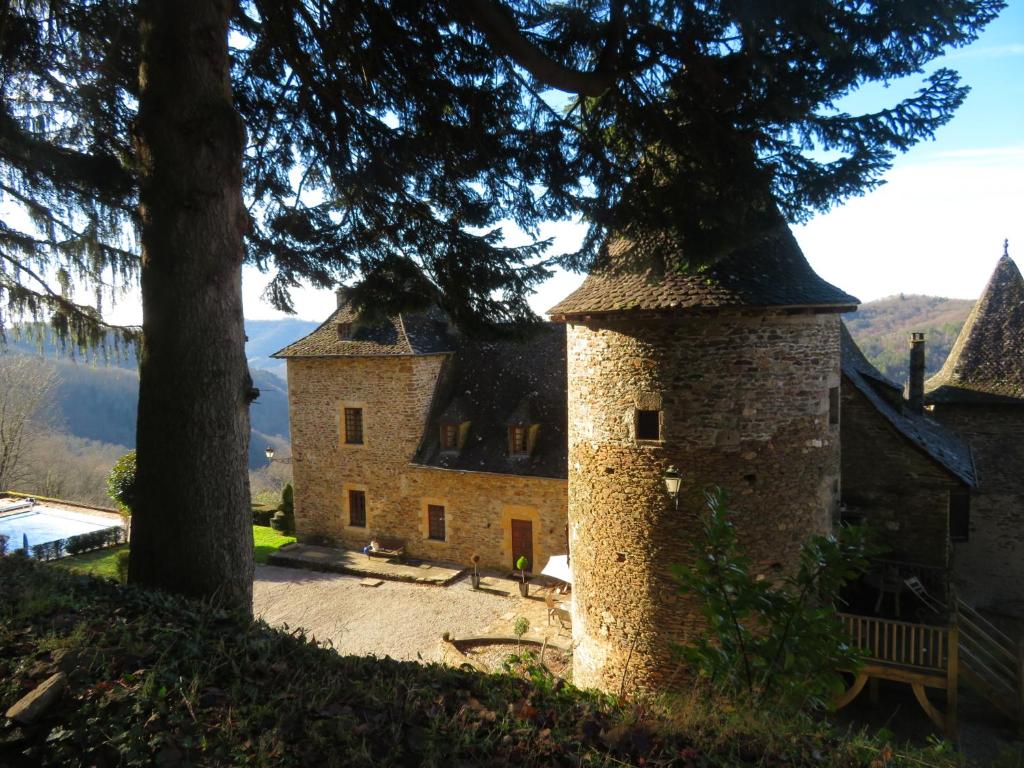 The Unique Round Tower Gite at Chateau de Chauvac, Bassignac-le-Bas –  Updated 2023 Prices